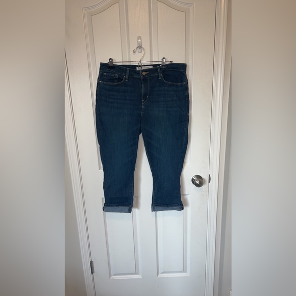 Levi’s Capris - Picture 1 of 5